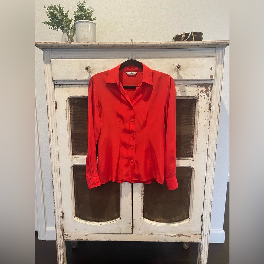 Tucker woman’s top blouse sz S 100% silk